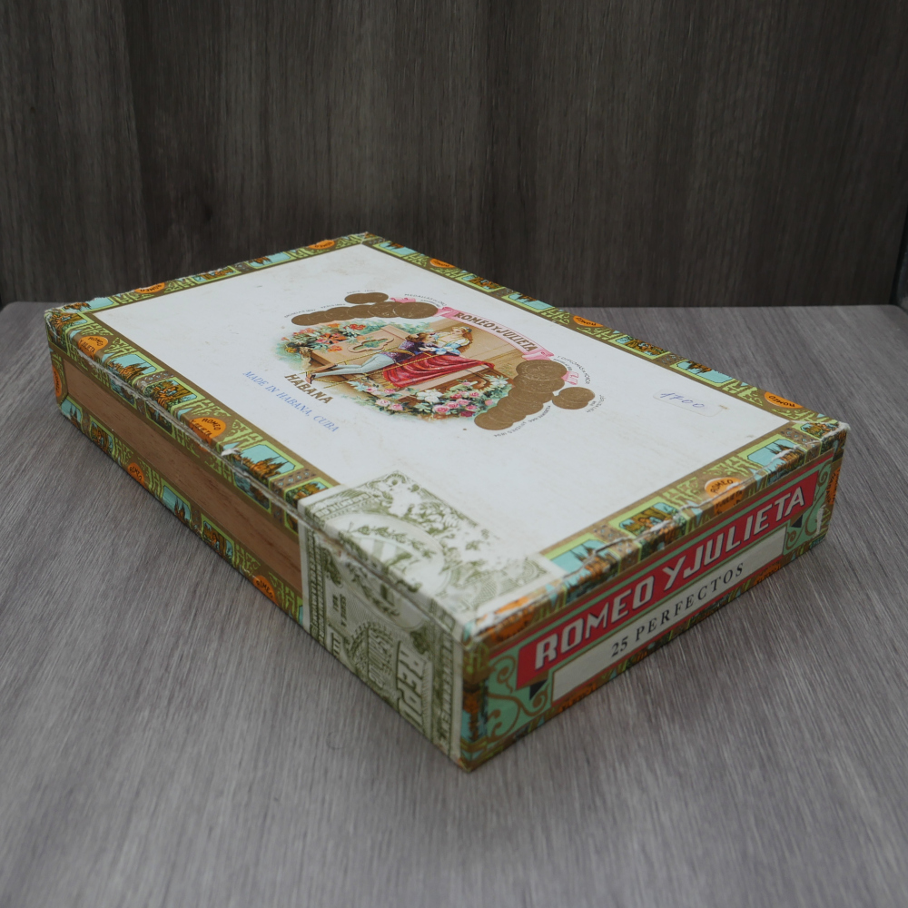 Empty Romeo y Julieta Vintage Perfectos Cigar Box - 1986